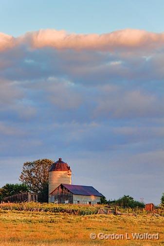 Barn At Sunrise_19294.jpg - Photographed near Smiths Falls, Ontario, Canada.